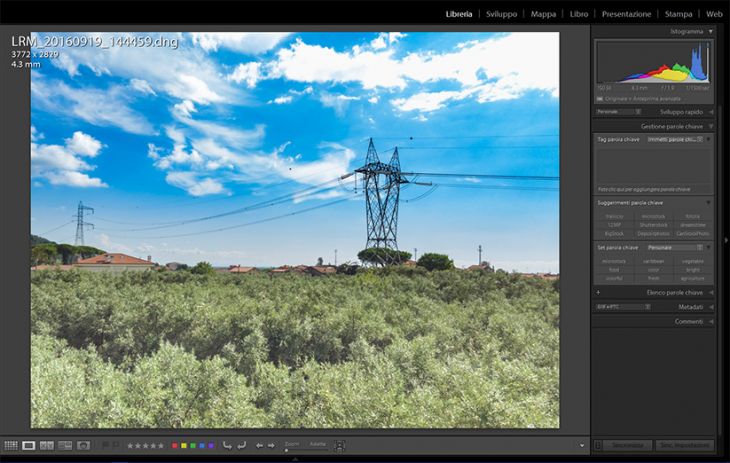 adobe stock apre agli autori - foto traliccio